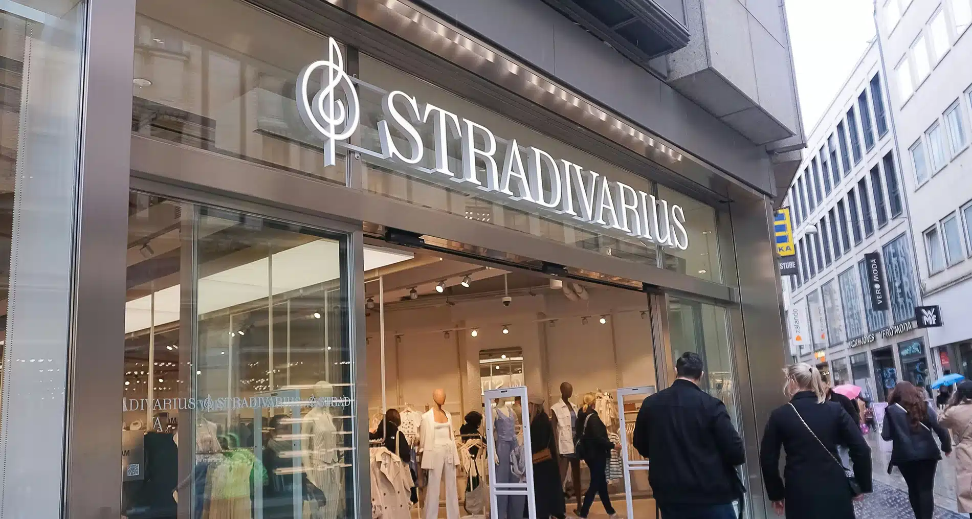 Banner 1 - Stradivarius Nederland