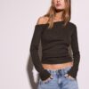 Asymmetrisch T-shirt met gerimpelde details Asymmetrisch T-shirt met gerimpelde details