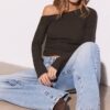 Asymmetrisch T-shirt met gerimpelde details Asymmetrisch T-shirt met gerimpelde details