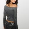 Asymmetrisch T-shirt met gerimpelde details Asymmetrisch T-shirt met gerimpelde details