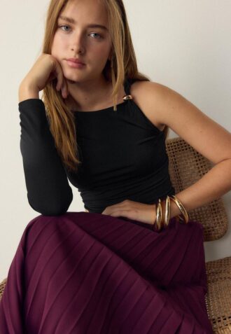Asymmetrisch T-shirt met metalen gesp