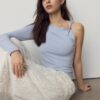 Asymmetrisch T-shirt met metalen gesp