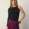 Asymmetrisch T-shirt met metalen gesp