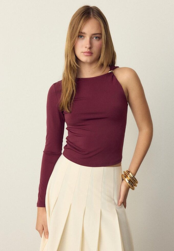 Asymmetrisch T-shirt met metalen gesp