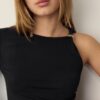 Asymmetrisch T-shirt met metalen gesp
