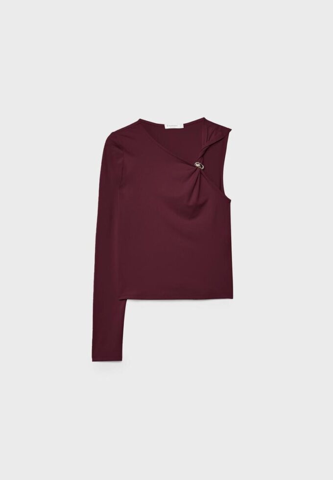 Asymmetrisch T-shirt met metalen gesp