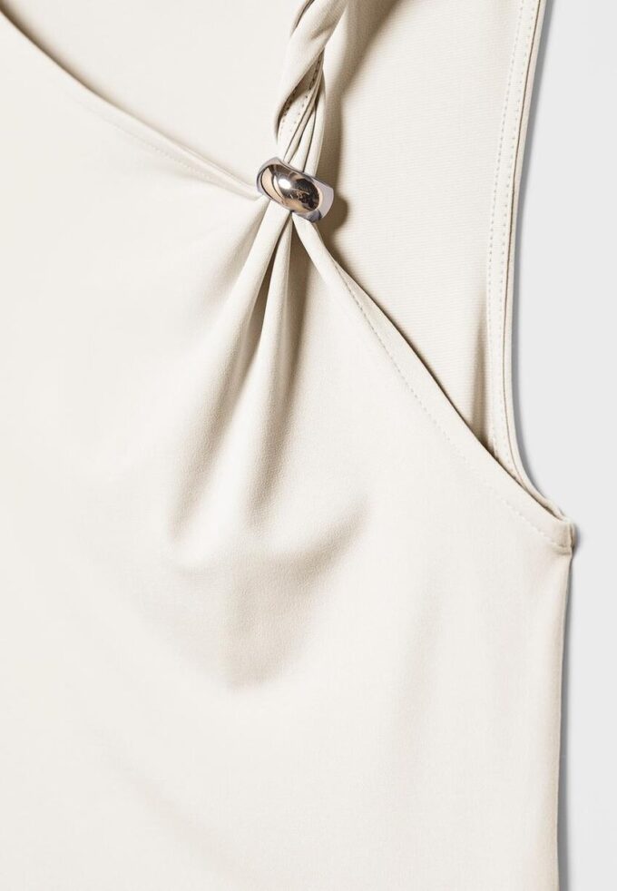 Asymmetrisch T-shirt met metalen gesp
