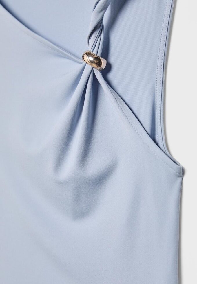 Asymmetrisch T-shirt met metalen gesp