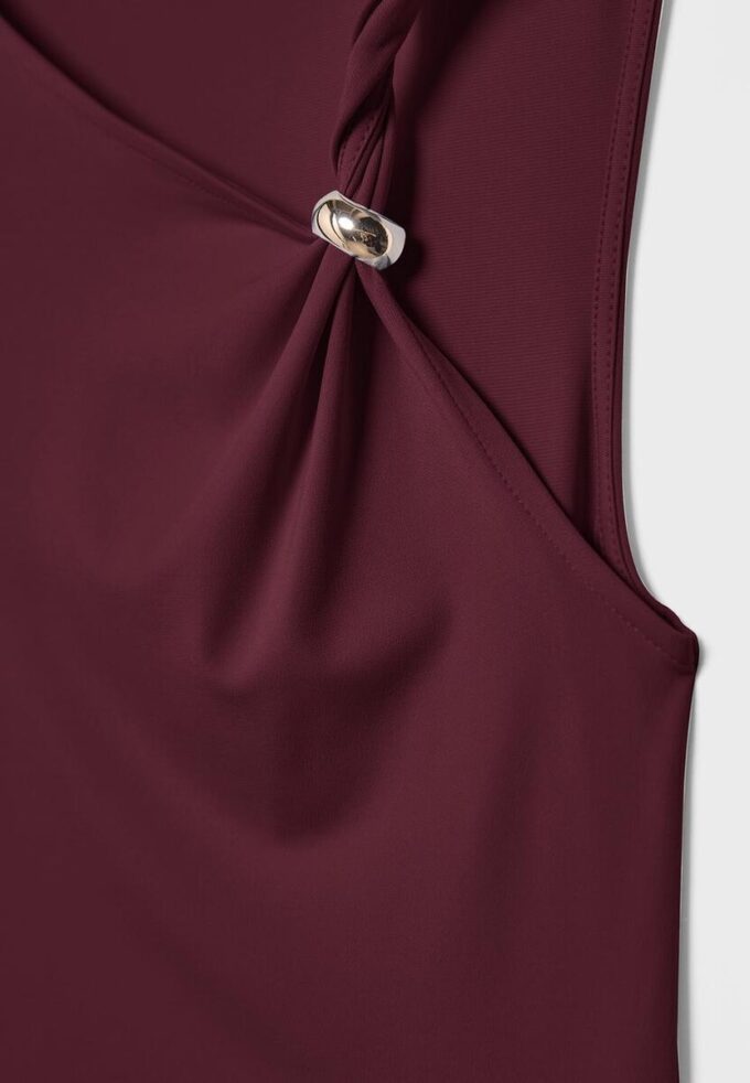 Asymmetrisch T-shirt met metalen gesp