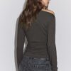 Asymmetrisch T-shirt met oogjes Asymmetrisch T-shirt met oogjes