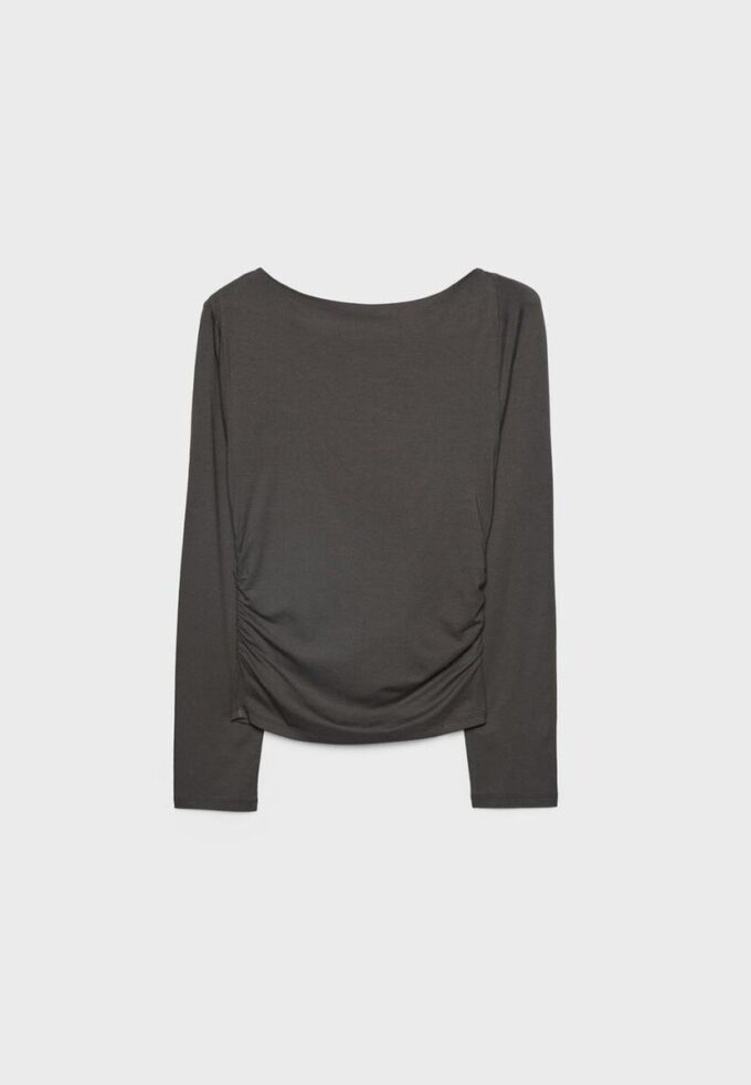 Asymmetrisch T-shirt met oogjes Asymmetrisch T-shirt met oogjes
