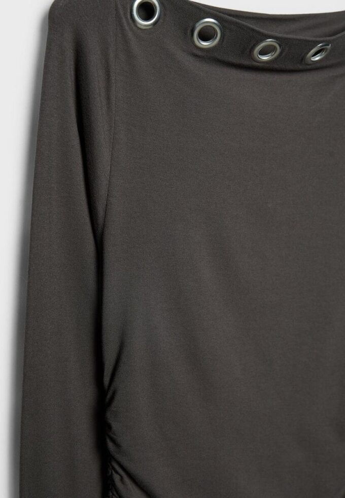 Asymmetrisch T-shirt met oogjes Asymmetrisch T-shirt met oogjes