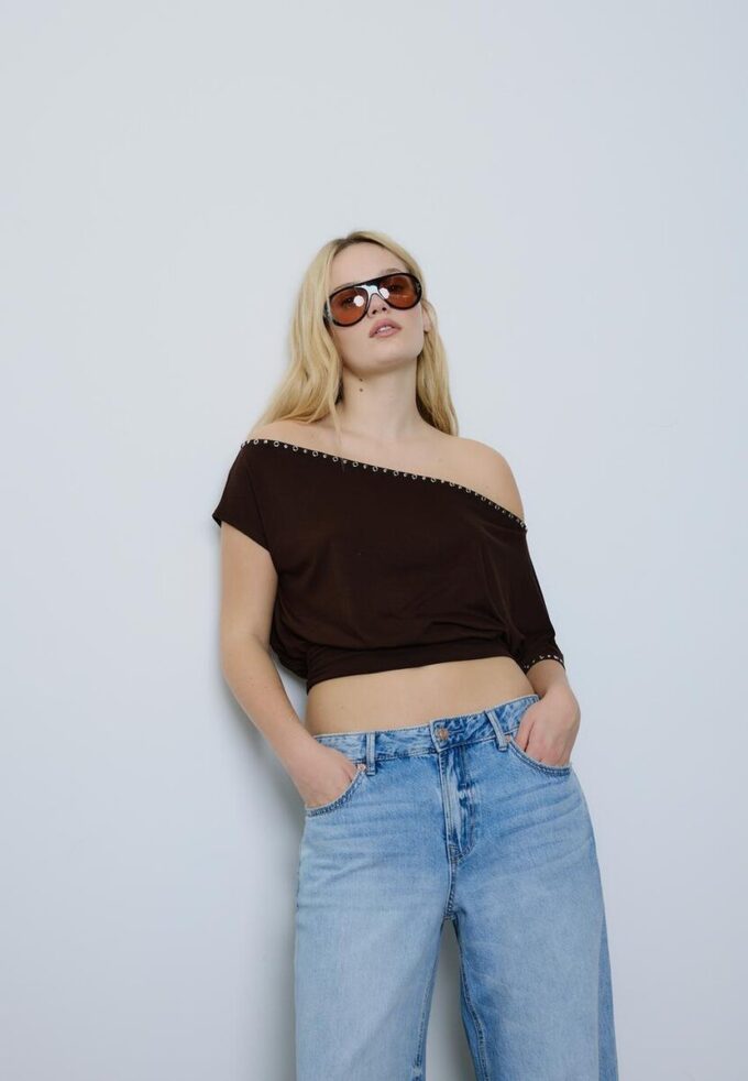 Asymmetrisch T-shirt met studs Asymmetrisch T-shirt met studs