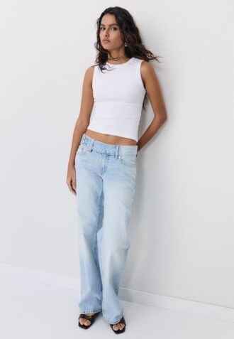 B04 Basics getailleerde mouwloze top