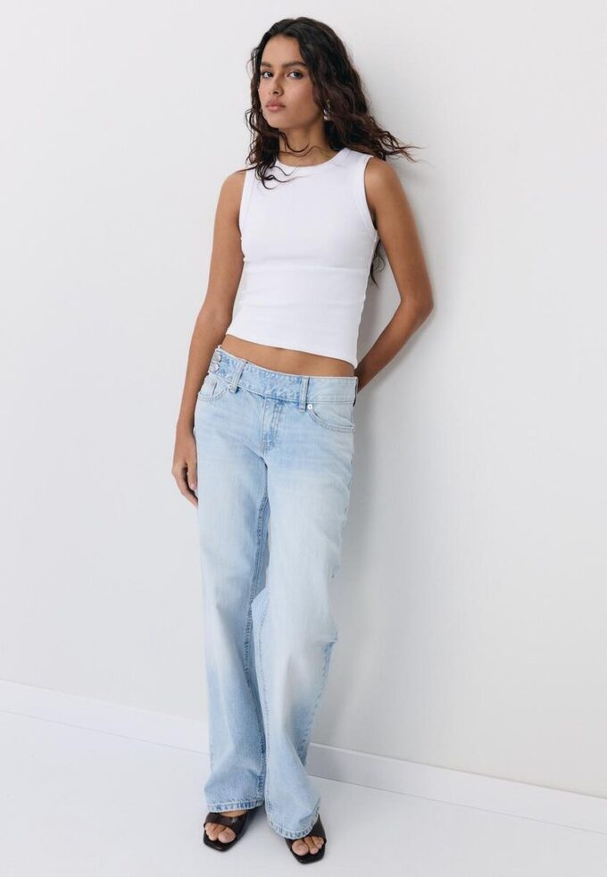 B04 Basics getailleerde mouwloze top
