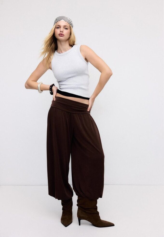 B04 Basics getailleerde mouwloze top