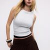 B04 Basics getailleerde mouwloze top