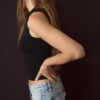 B04 Basics getailleerde mouwloze top