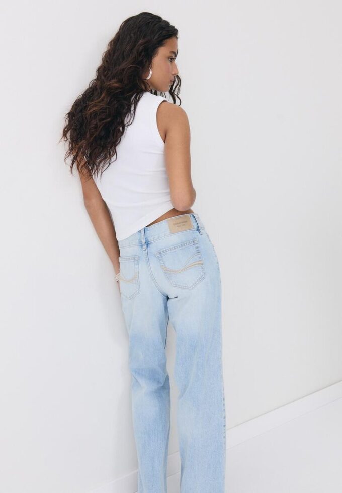 B04 Basics getailleerde mouwloze top