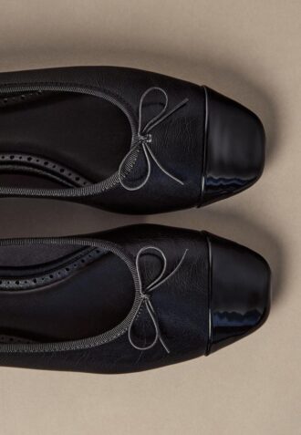 ballerina s met strikdetail en leerlook 1 330x477 - Ballerina's met strikdetail en leerlook