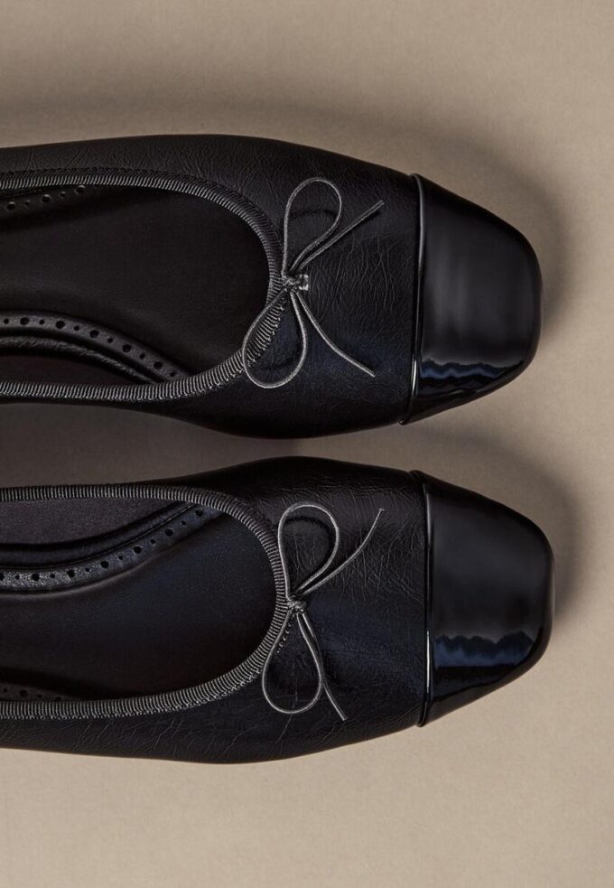 Ballerina’s met strikdetail en leerlook