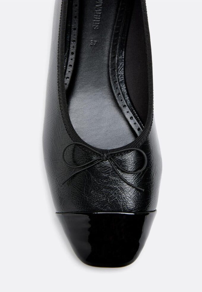 Ballerina’s met strikdetail en leerlook
