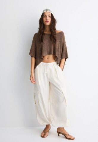 Basics gebreide trui met cape