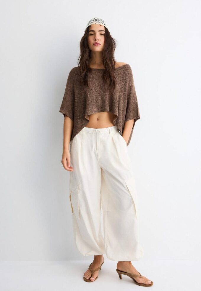 Basics gebreide trui met cape
