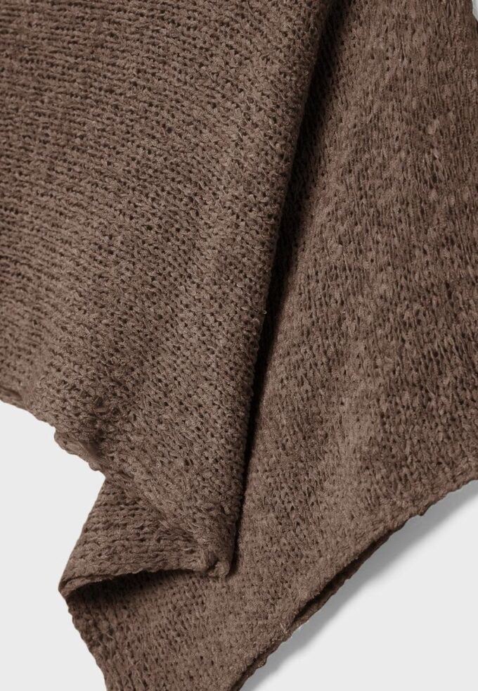 Basics gebreide trui met cape