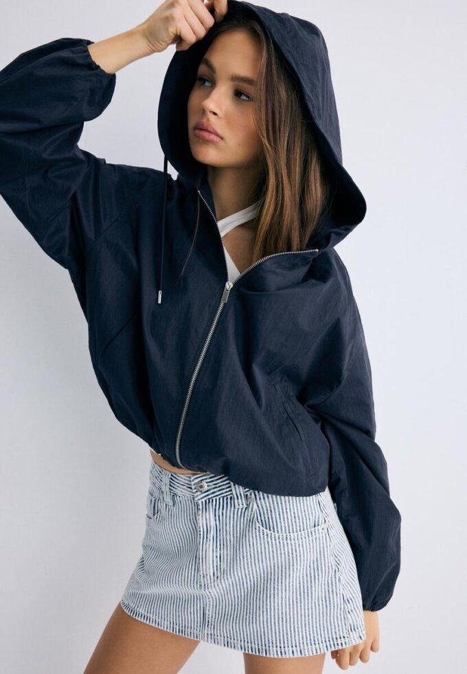 Basics nylon jas met capuchon