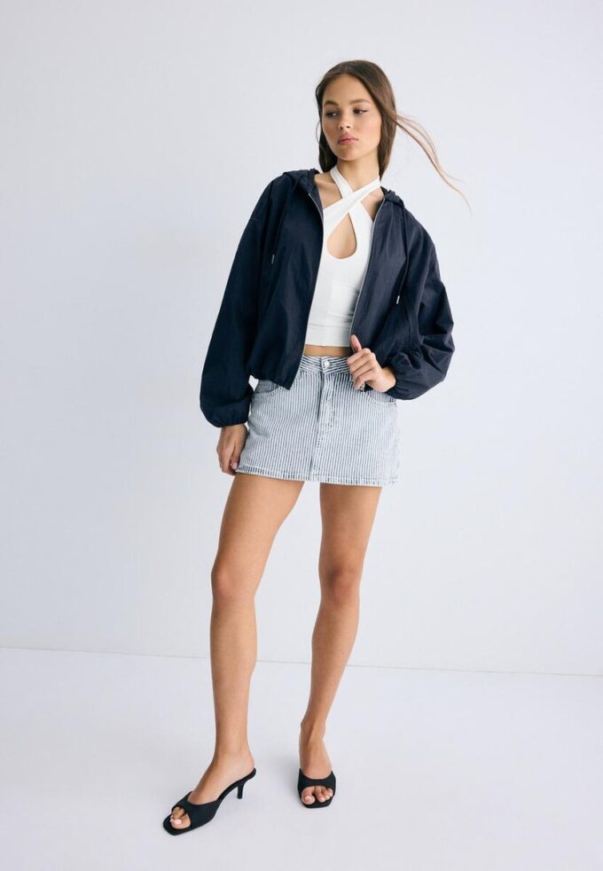 Basics nylon jas met capuchon