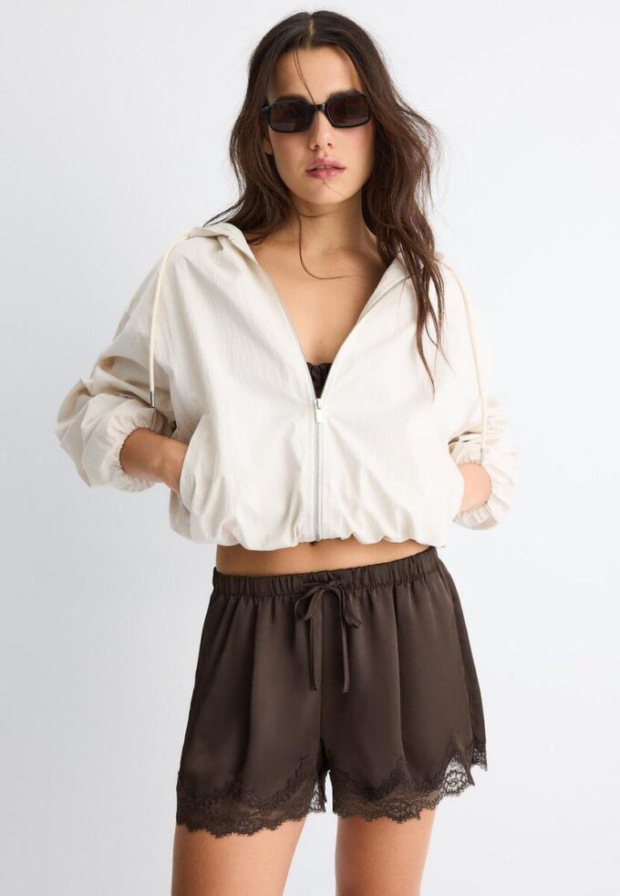 Basics nylon jas met capuchon