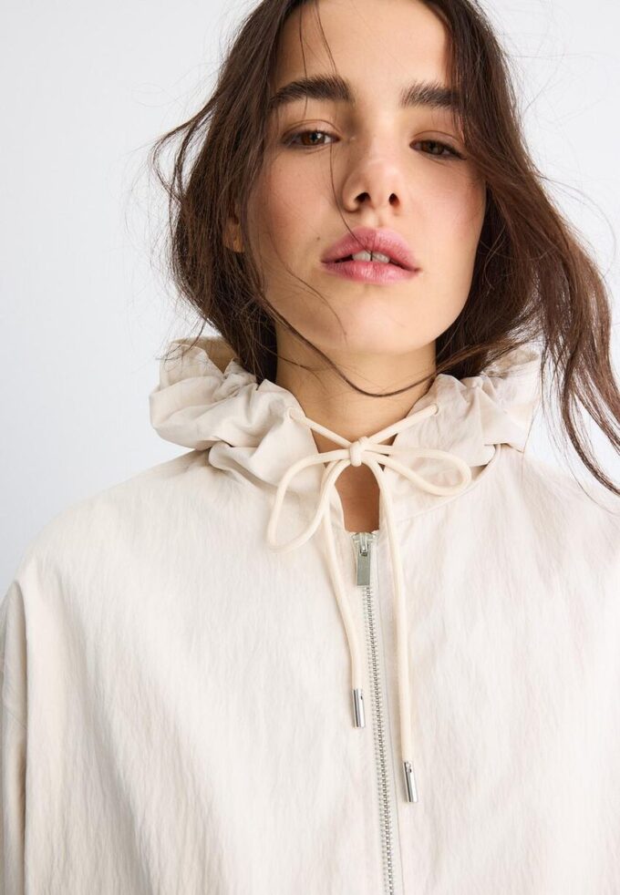 Basics nylon jas met capuchon