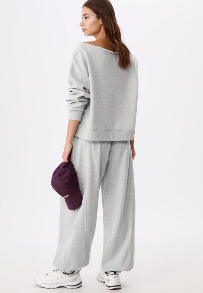 Basics off-shoulder sweatshirt