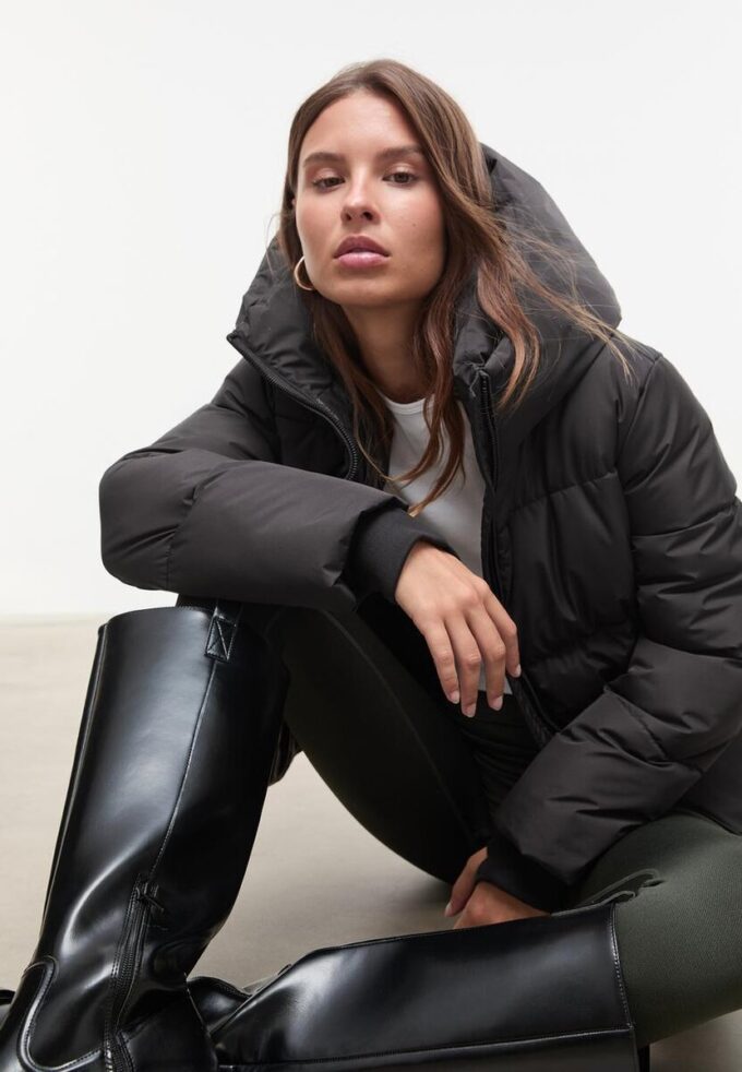 Basics pufferjack met capuchon Basics pufferjack met capuchon