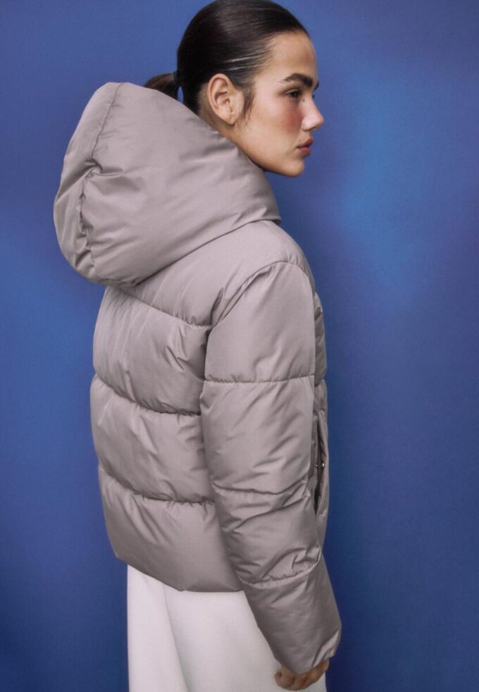 Basics pufferjack met capuchon