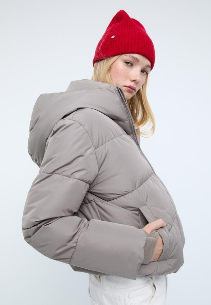 Basics pufferjack met capuchon
