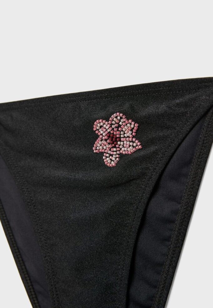 Bikini-slip met geborduurde bloemen