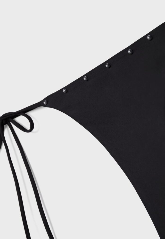 Bikinibroekje met studs en strikbandjes
