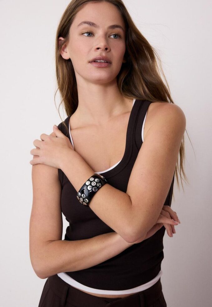 Bloemenarmband met studs