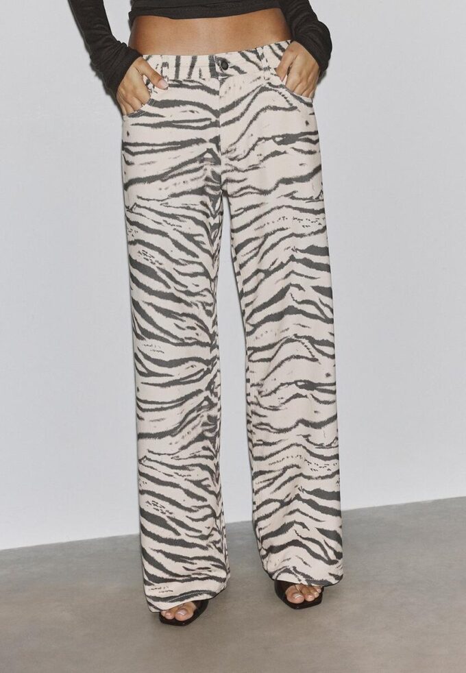 Broek met wijde pijpen Broek met wijde pijpen