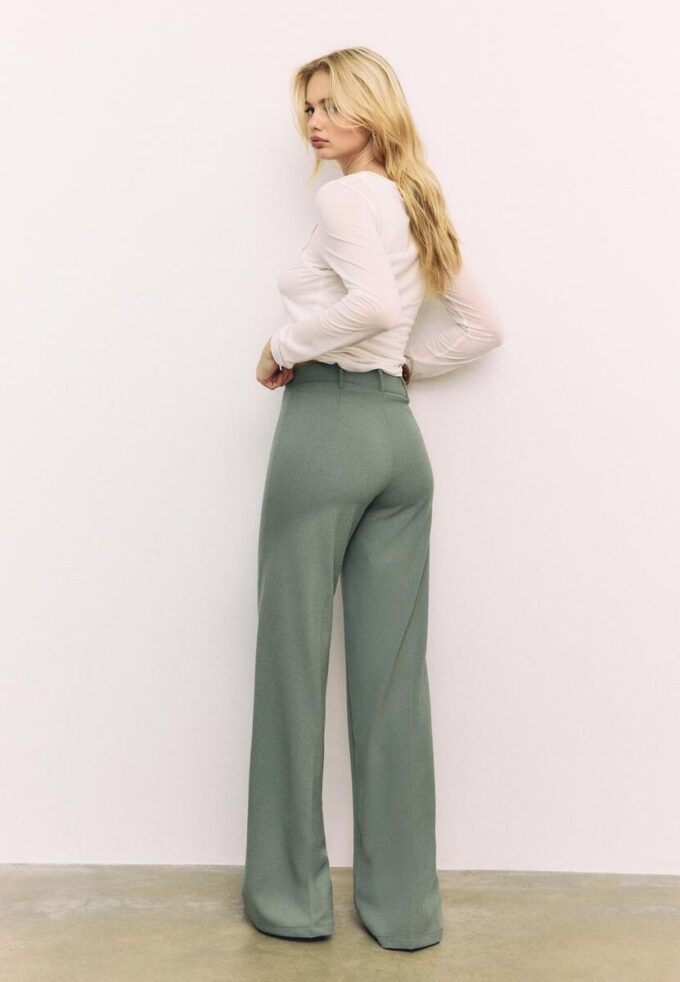 Broek met wijde pijpen Broek met wijde pijpen