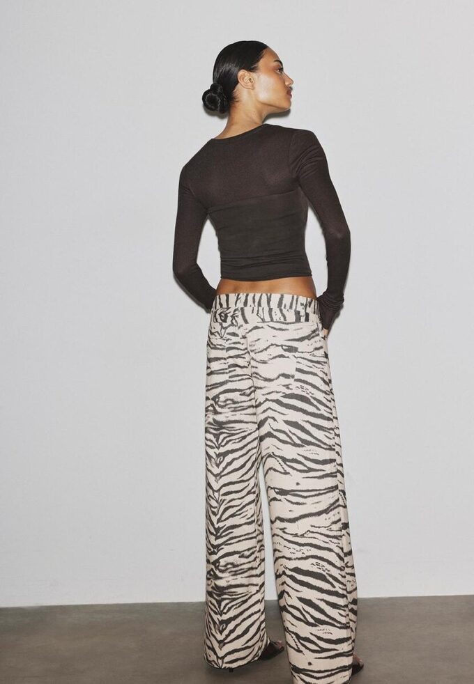 Broek met wijde pijpen Broek met wijde pijpen