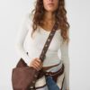 Bucketbag van imitatiesuède met riemdetail