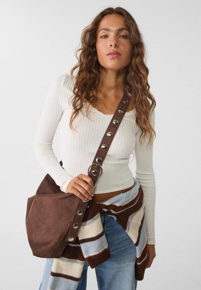 Bucketbag van imitatiesuède met riemdetail