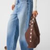 Bucketbag van imitatiesuède met riemdetail