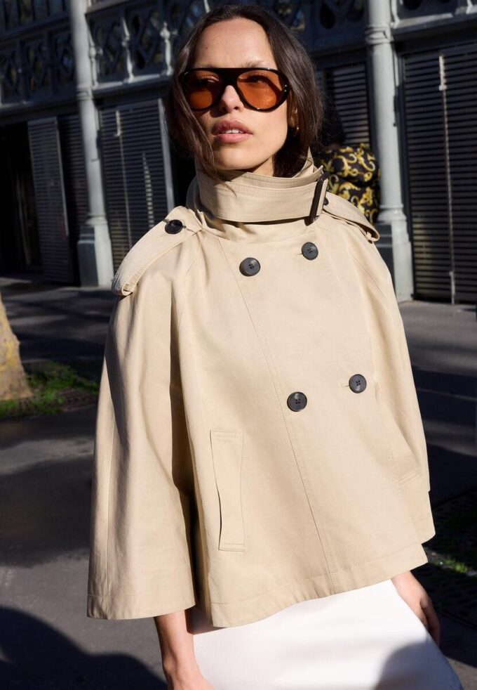 Cape-trenchcoat