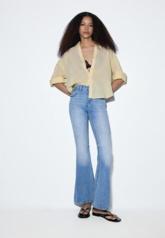 D04 Lage taille Flared jeans