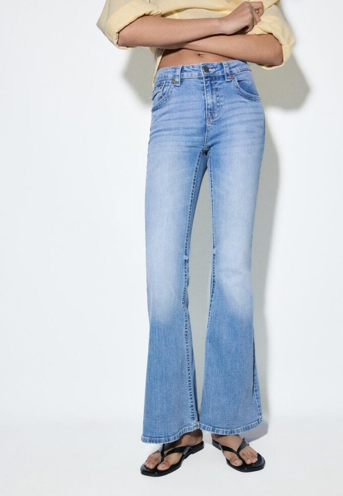 D04 Lage taille Flared jeans