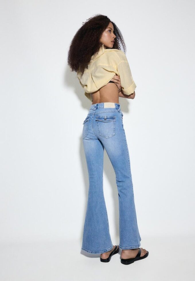 D04 Lage taille Flared jeans